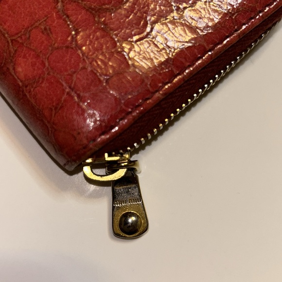 Miu Miu Red Croc-Embossed Zip Wallet - Picture 3 of 12